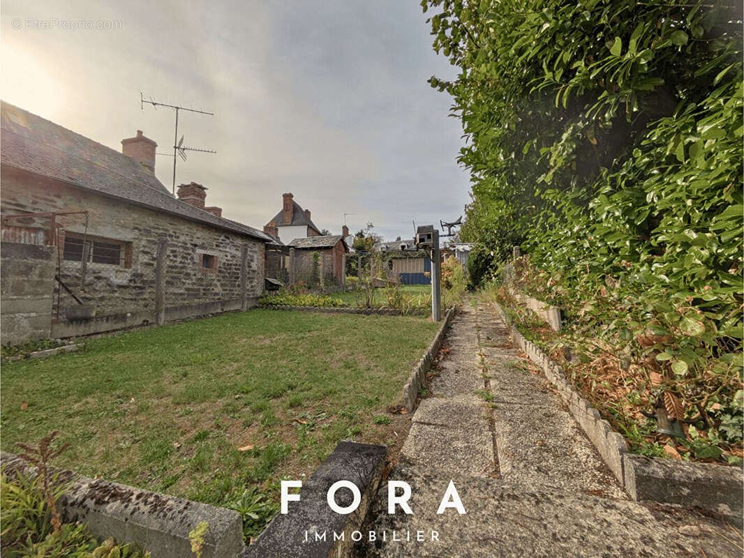 Maison à CONDE-SUR-NOIREAU