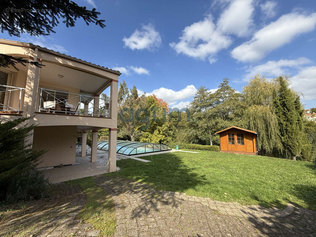 Maison à MONTAIGU