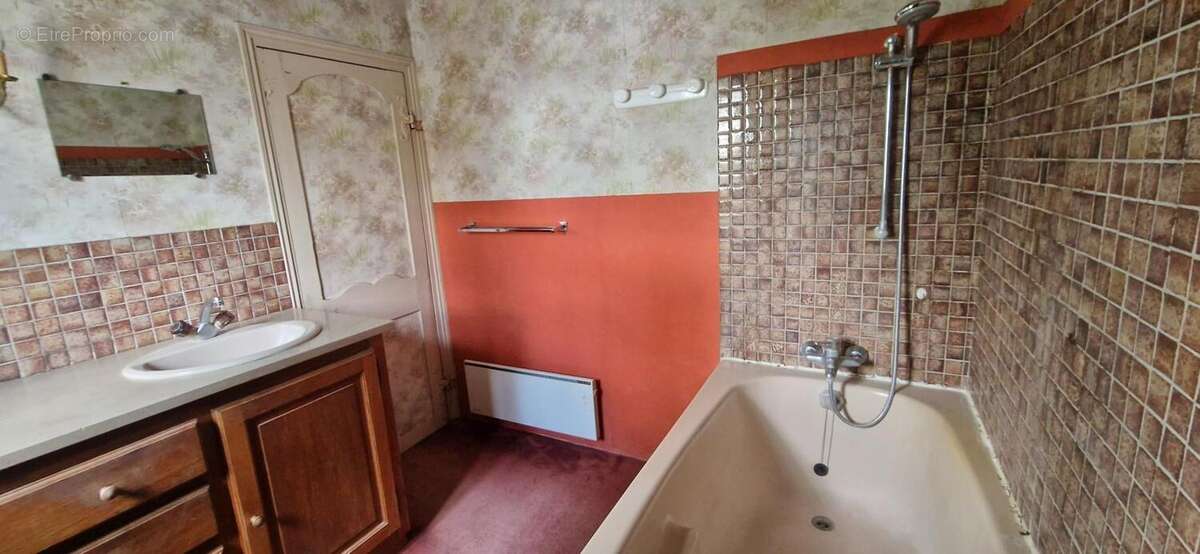 Maison à CROIX-CHAPEAU