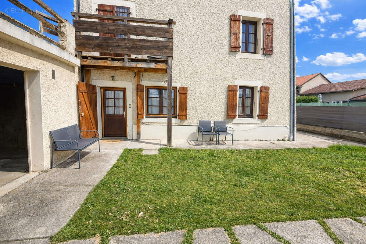 Appartement à CRANVES-SALES