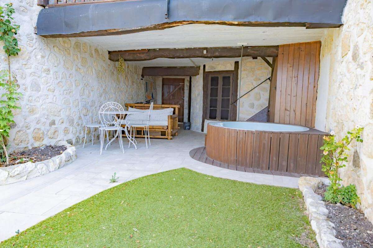 Maison de village en pierre avec gîte - photo 12