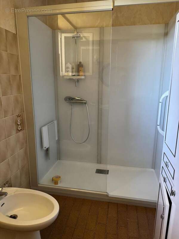 Maison 126 m² à Les Salles-Lavauguyon  - photo 7