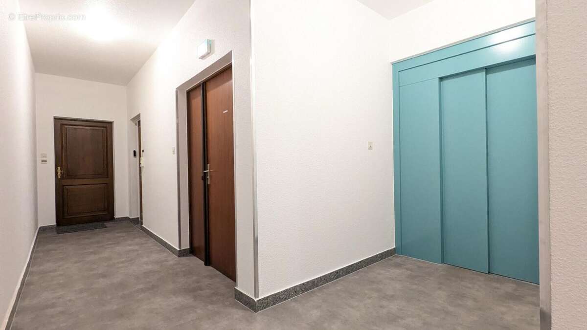Local professionnel (ou appartement) 113m2 hyper centre Colmar - photo 3