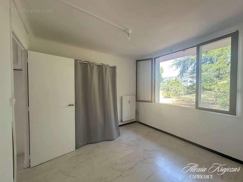 A VENDRE - Appartement T3 en résidence - 54m², 2 chambres - Loggia - Place de parking privative - Cave - BEZIERS, quartier le Ca - photo 5