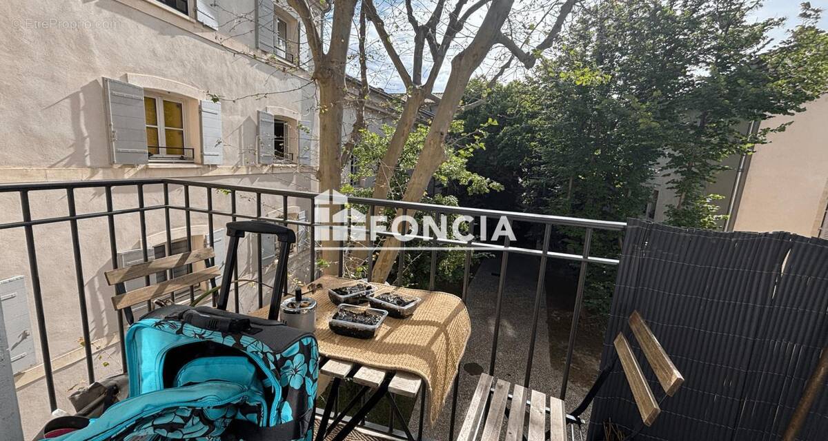Appartement à VILLENEUVE-LES-AVIGNON