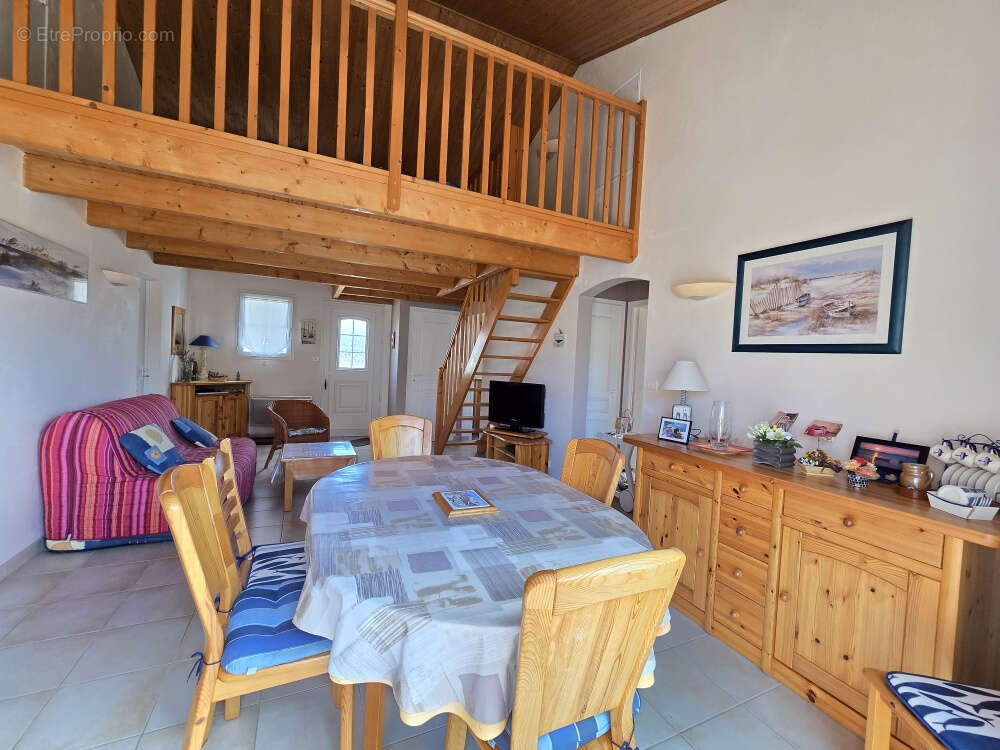 Maison 2 chambres + bureau + mezz a 500m des supermarches - photo 3