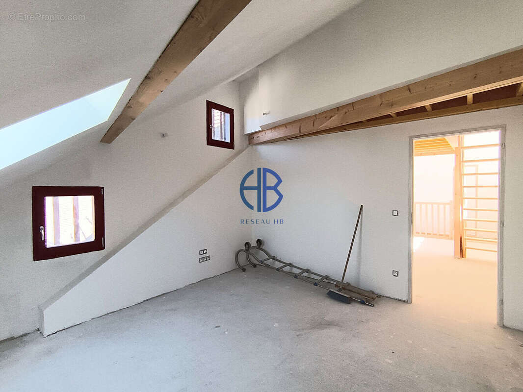 Appartement à YENNE