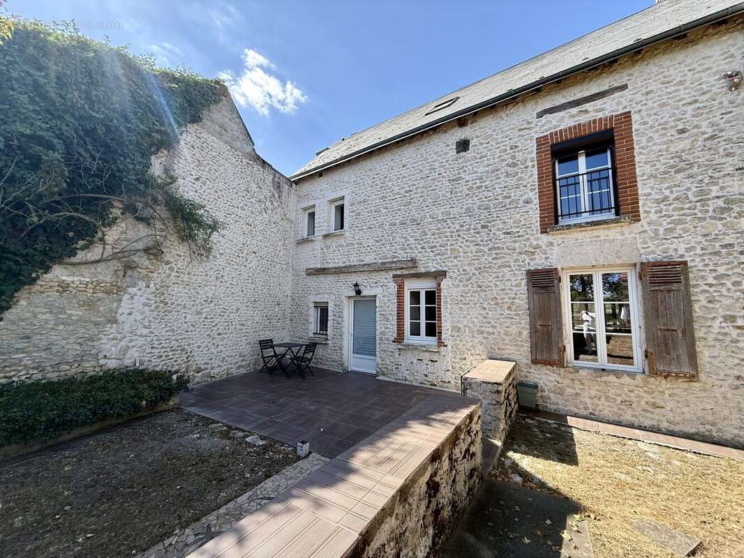 Maison 150 m² à Coinces  - photo 2