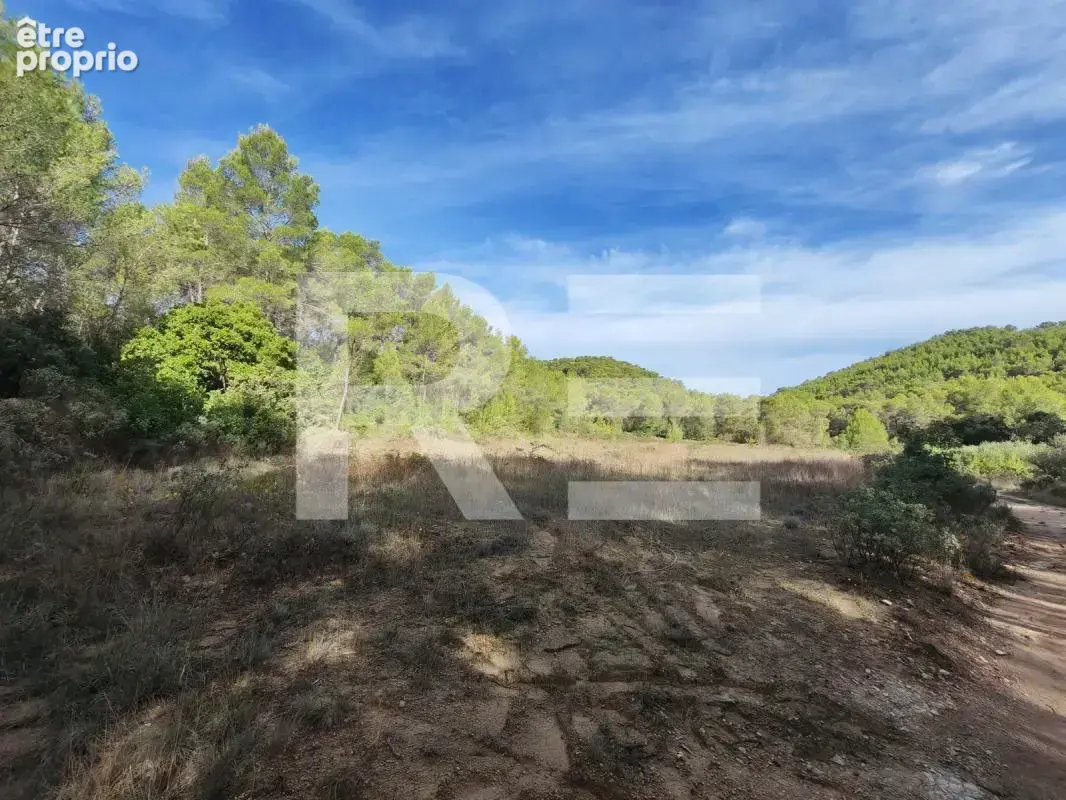 Terrain en zone naturelle sur la commune de Cannes et Clairan les Laouras - photo 1