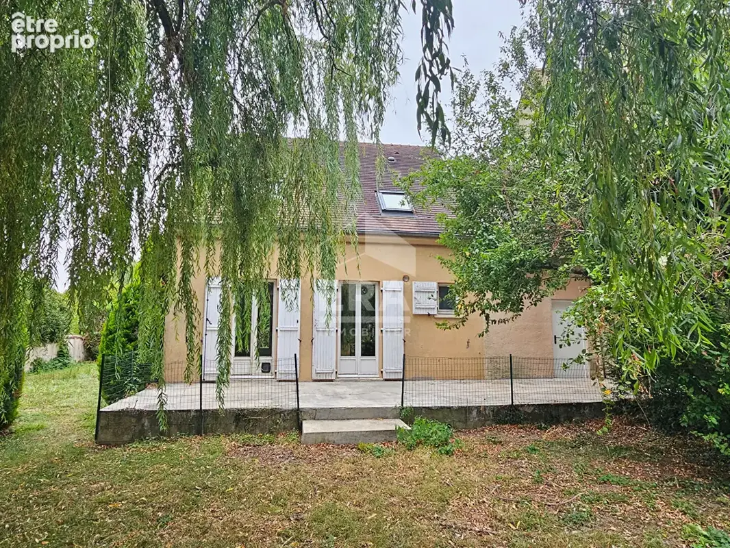 Maison à CRESPIERES