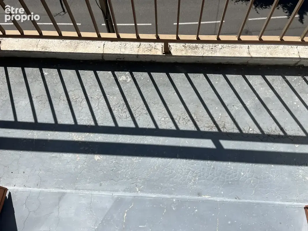Clermont-Ferrand   Proche du centre-ville   F1 lumineux de 32,27 m2 avec balcon et parking - photo 2