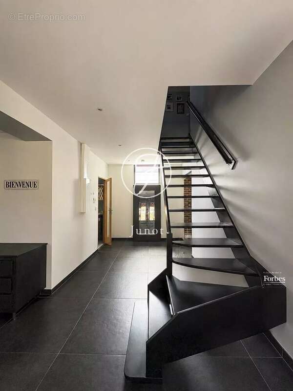 Sailly-lez-lannoy - Ferme rénovée à vendre - 10 pièces - 334m² et 180m² de dépendance - 7 chambres - Piscine - Garage - photo 24
