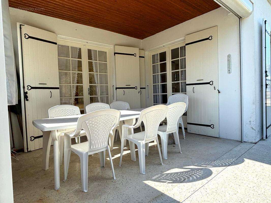 À vendre – Belle maison familiale avec vue mer, dépendance et jardin – La Brée-les-Bains, plage à pied - photo 11