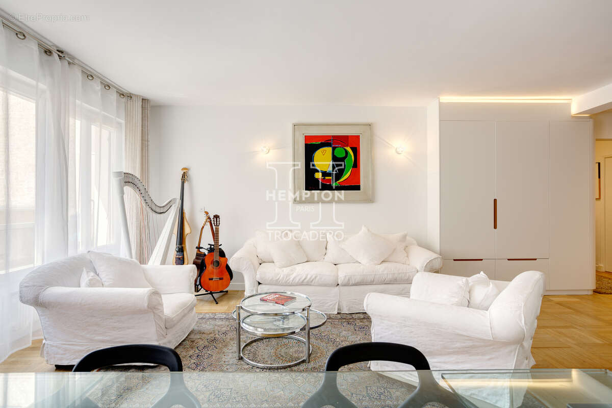 Appartement à PARIS-16E