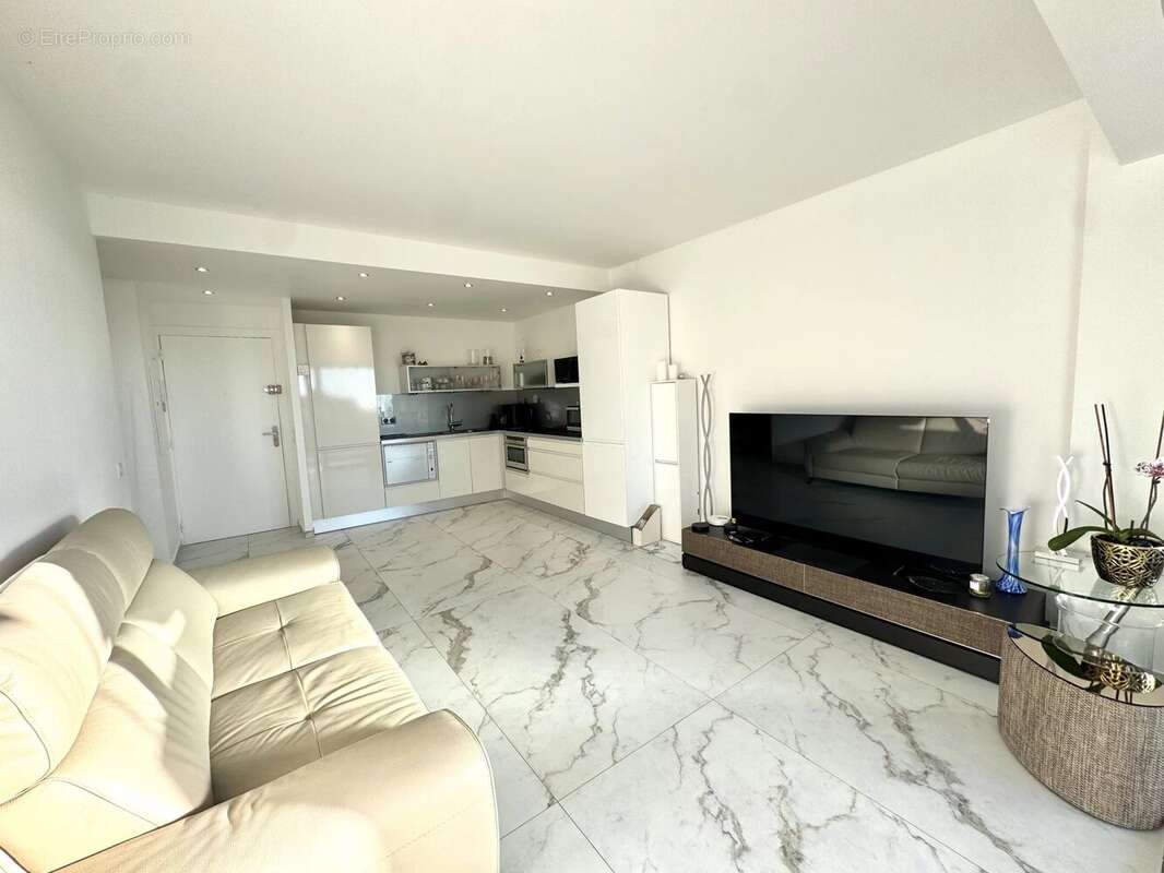 Appartement à VALLAURIS