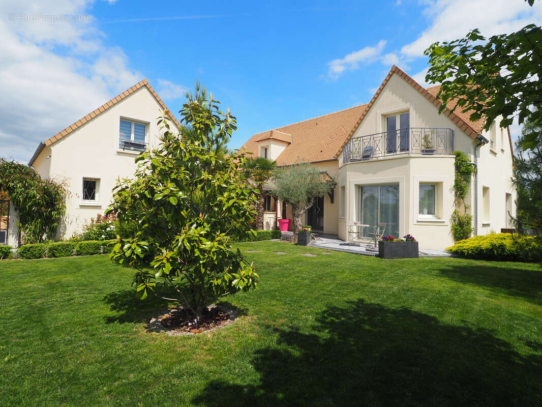 Maison à NEAUPHLE-LE-VIEUX