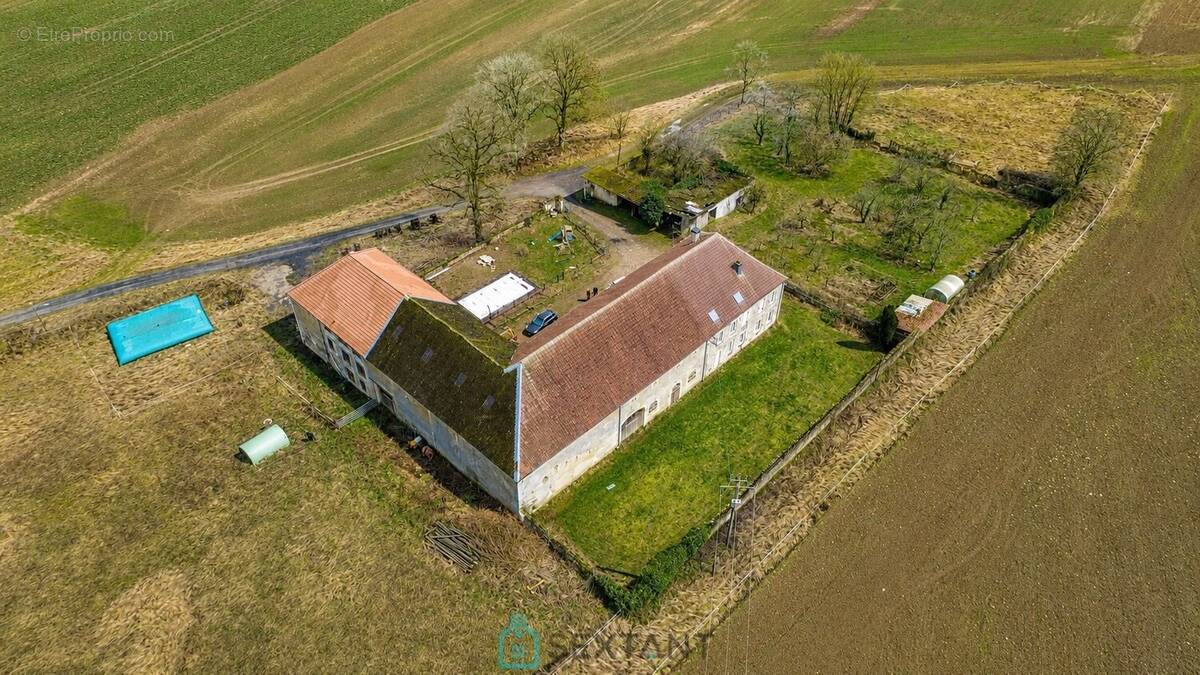 Maison à BREHAIN-LA-VILLE