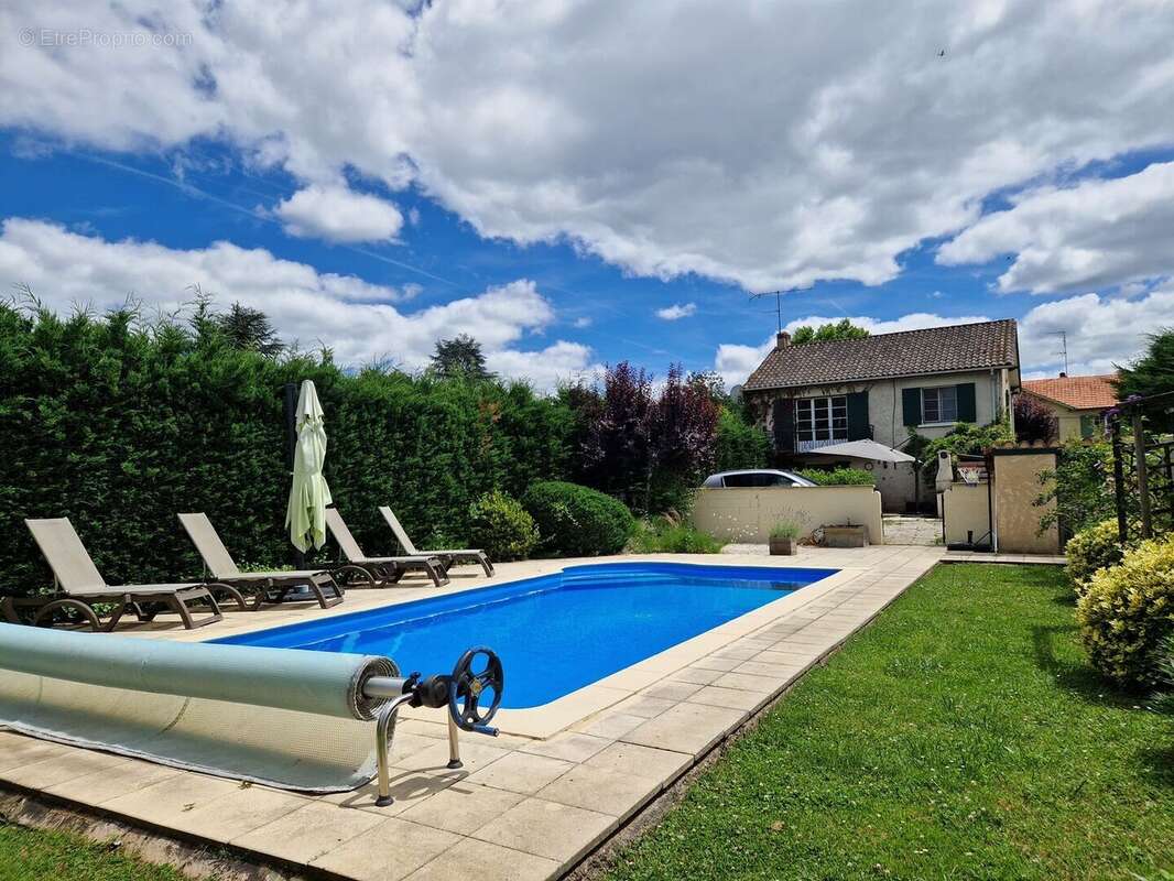 Maison 4 chambres, dépendance, piscine et jardin proche du village. - photo 6