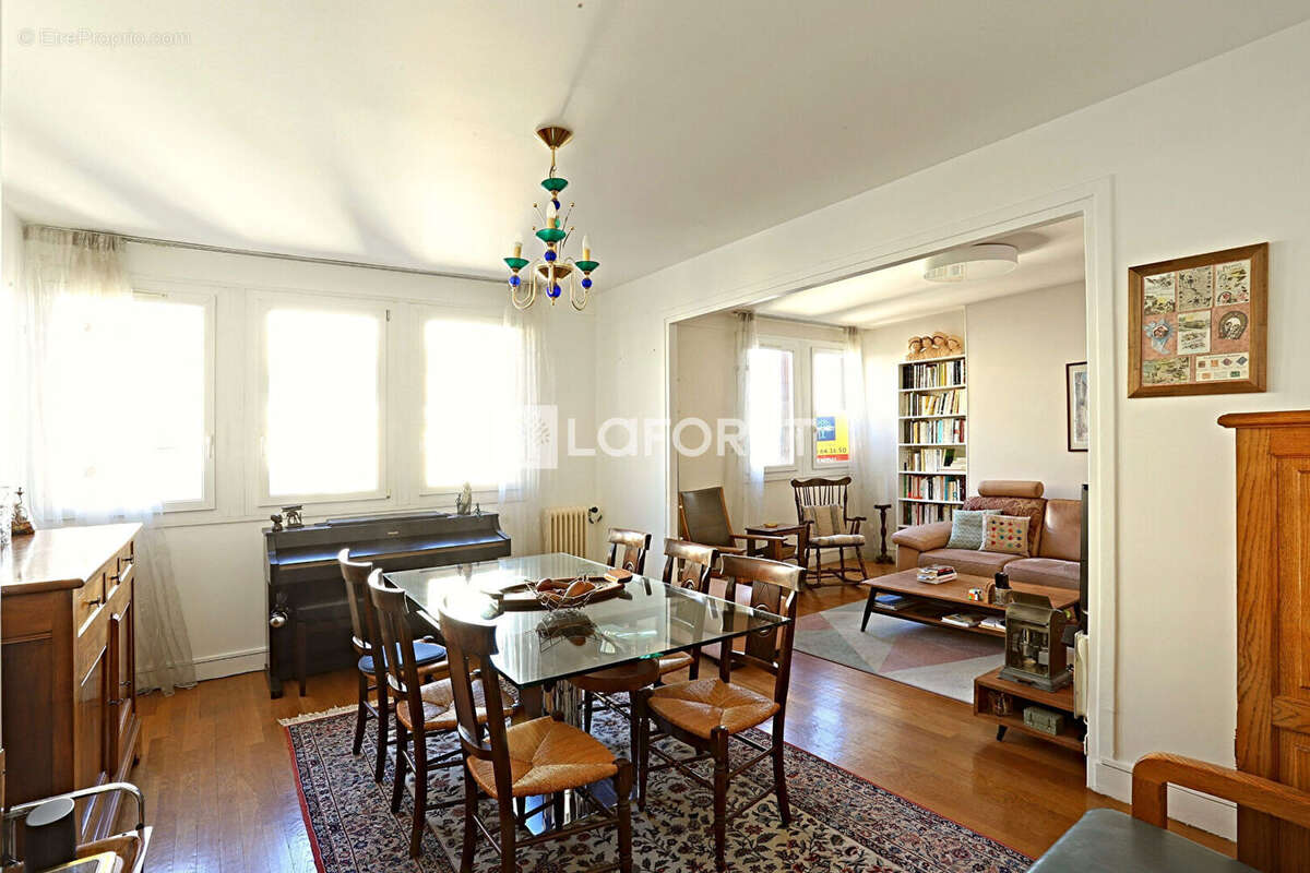 Appartement à PARIS-14E