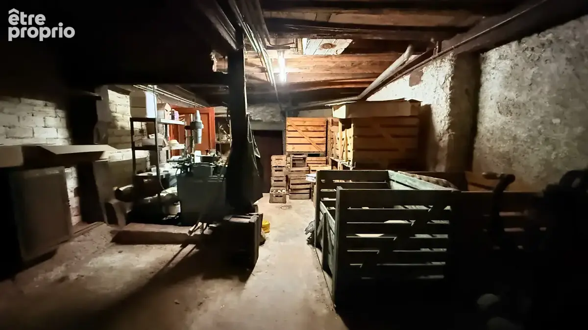 Maison de village à rénover avec cour, dépendance, garage et un beau potentiel au calme - photo 7