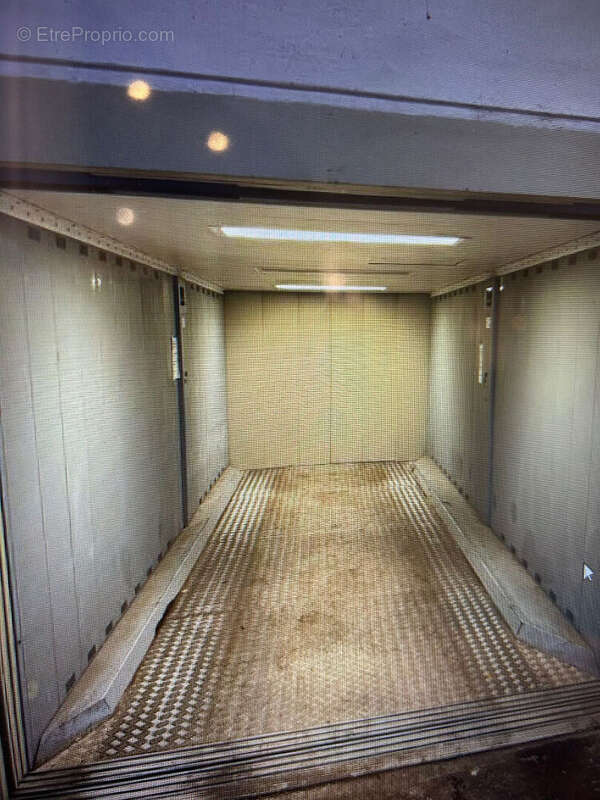 Parking à PARIS-16E