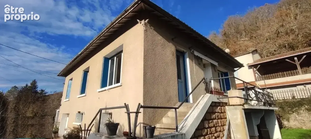 Maison à COUZE-ET-SAINT-FRONT