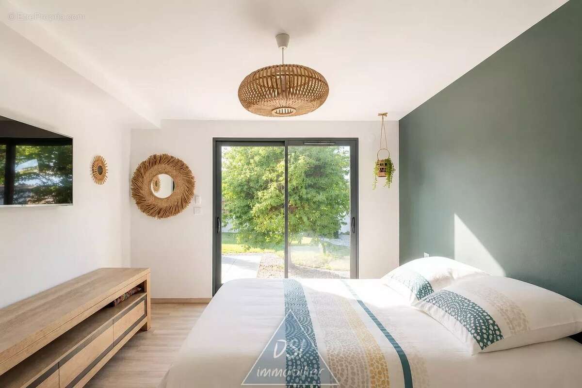 Maison d'Architecte Contemporaine de 210 m² – Piscine, Jacuzzi sur terrain clos de 1 487 m² – Centre de Dagneux - photo 7