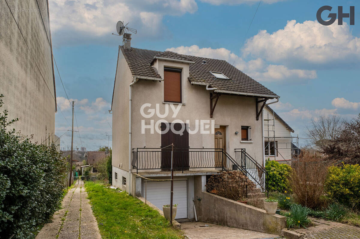 Maison à SOISY-SUR-SEINE