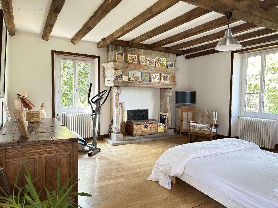 Maison à LA CHAPELLE-AUX-SAINTS