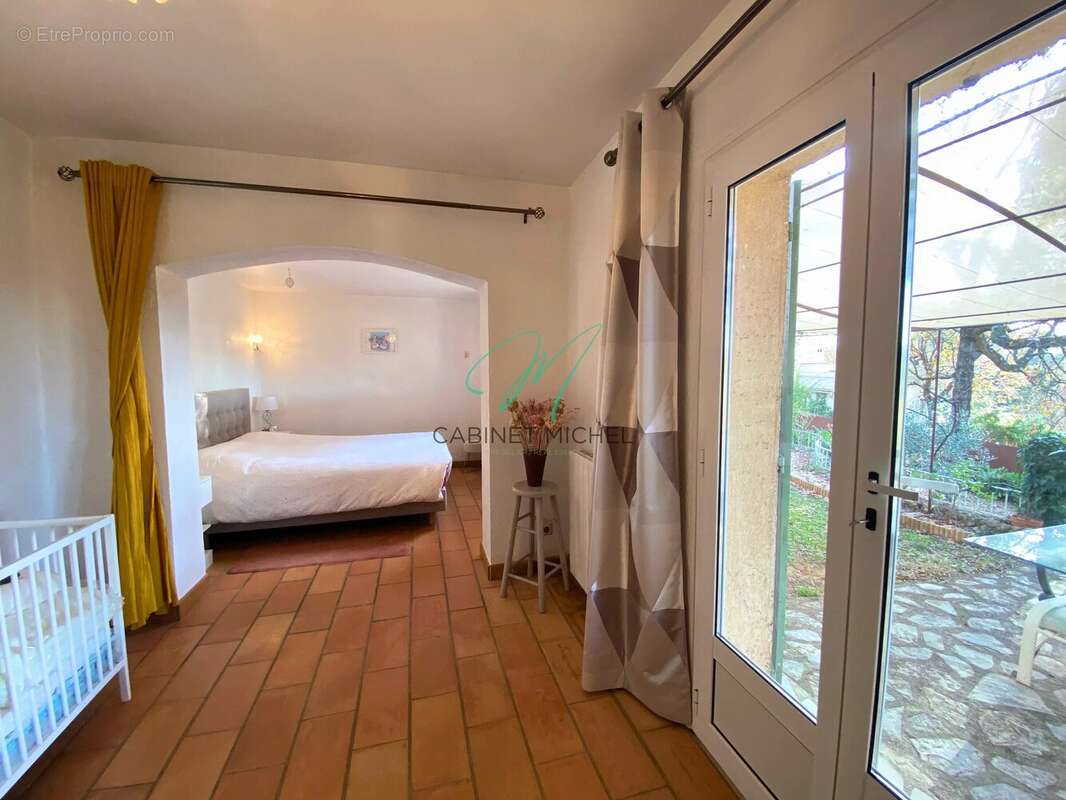 Maison à ROQUEFORT-LES-PINS