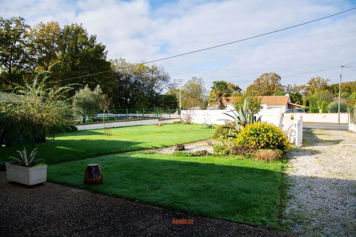 Maison à SAINT-COLOMBAN