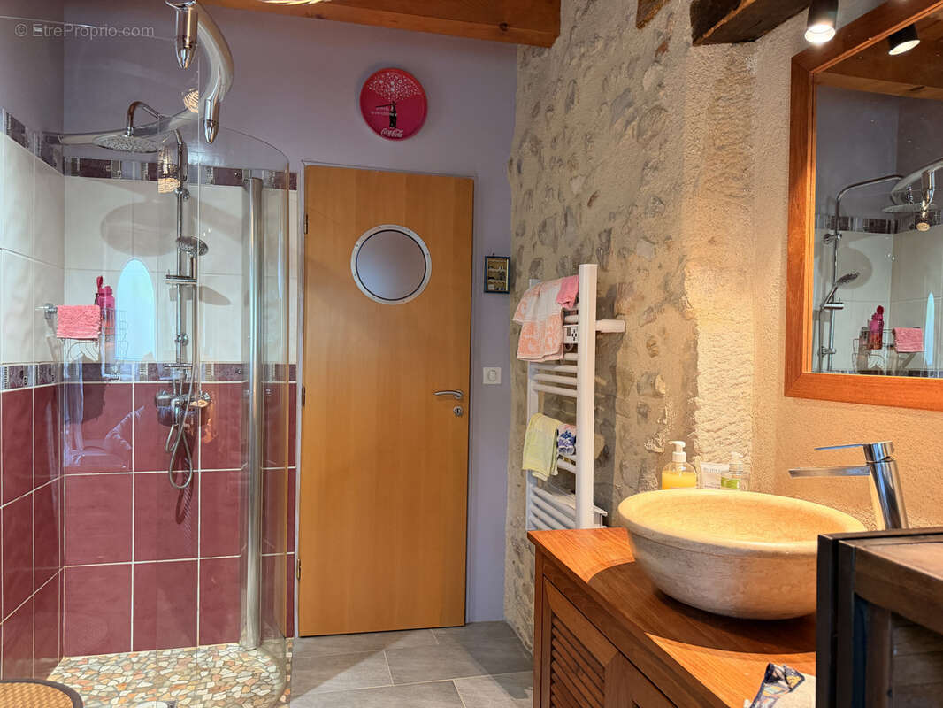 Maison en pierre et grange rénovée - photo 8