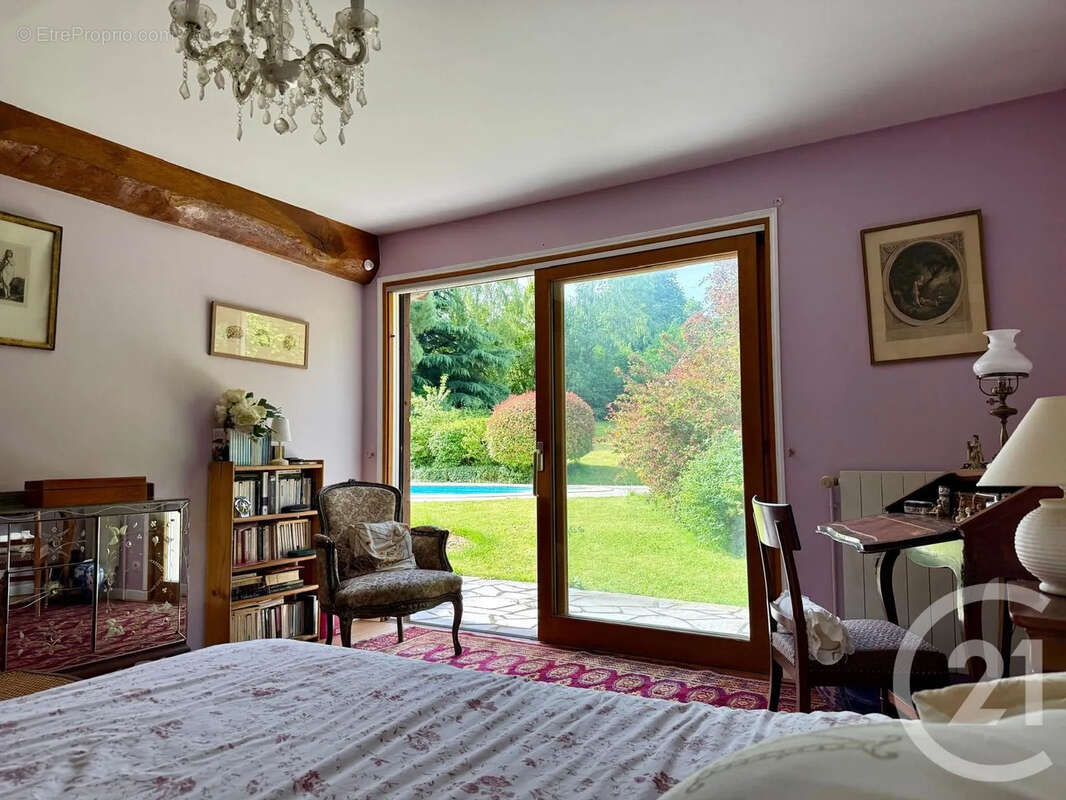 Maison 195 m² à Gilles  - photo 12