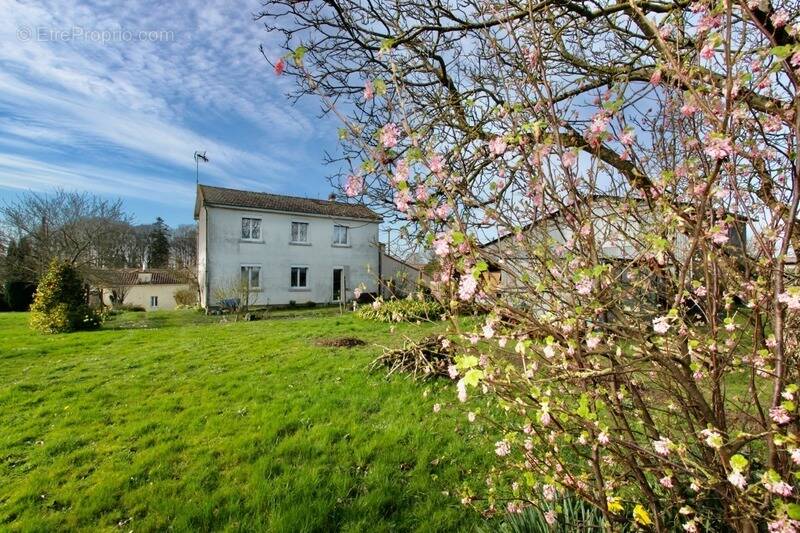 Maison à LE BOUPERE