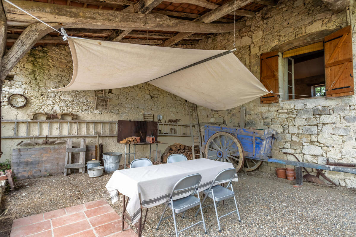 Maison à MONTJOI