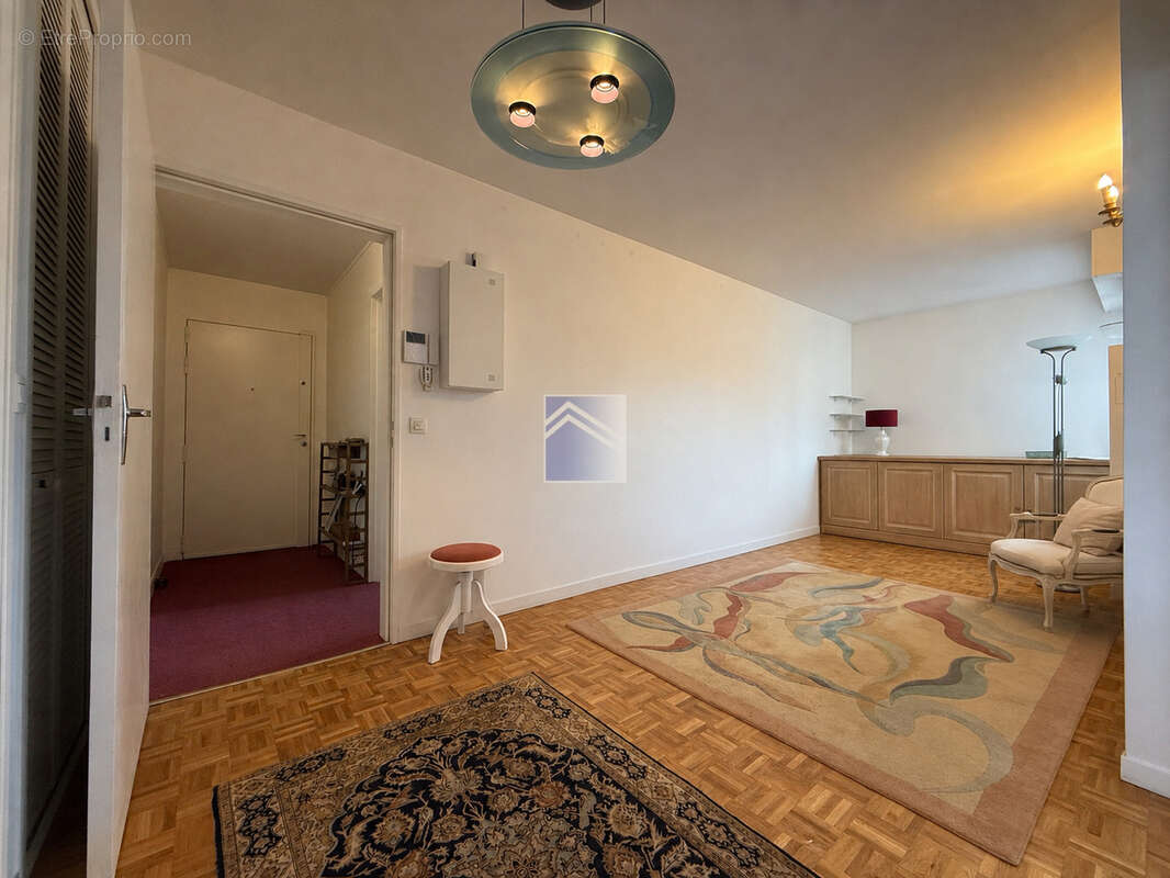 Appartement à COURBEVOIE