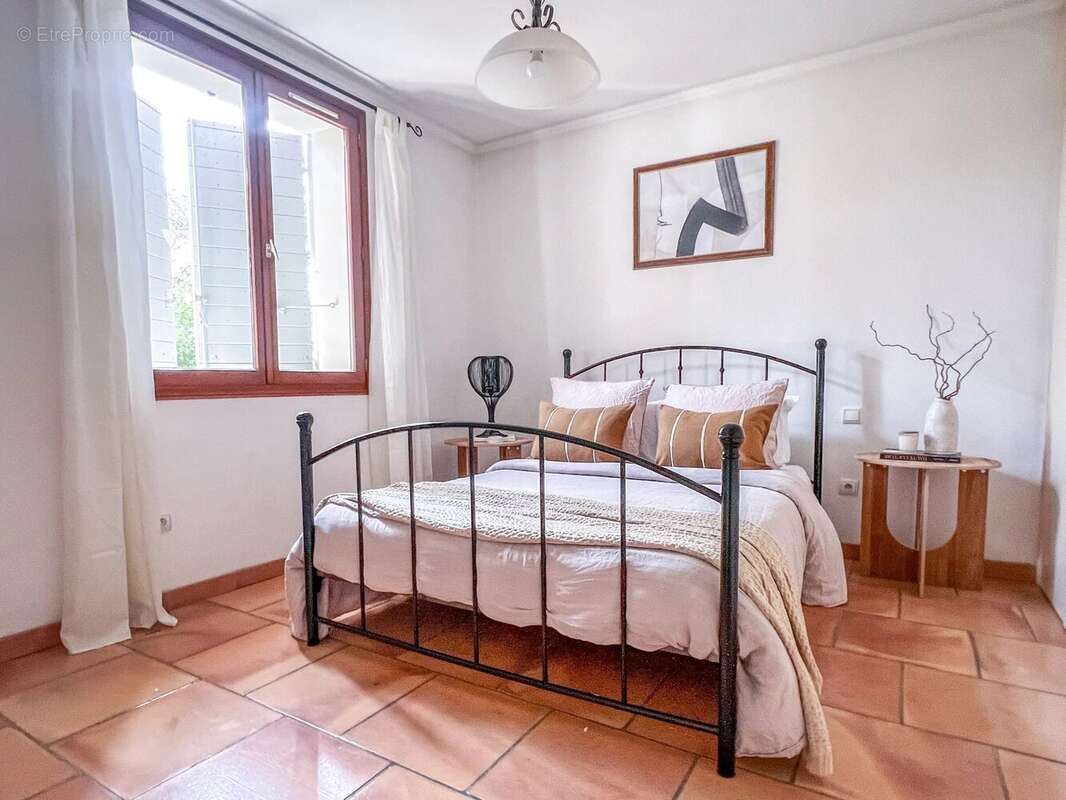 Maison familiale 6 pièces de 164 m² avec T2 indépendant de 35 m² - Roquefort les Pins - photo 11