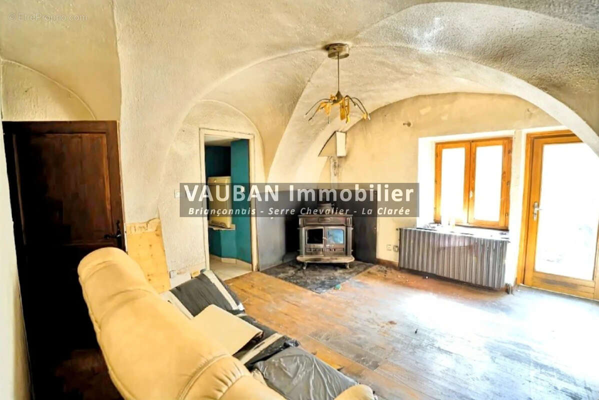Appartement type 4 avec dépendances Centre village - photo 4