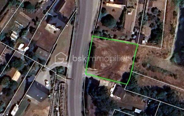 Terrain à LA TURBALLE