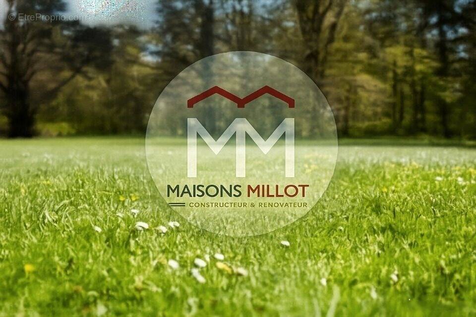 Terrain à SAINT-JUNIEN