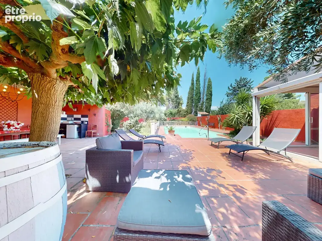 Belle bâtisse en pierre avec jardin et garage - photo 2