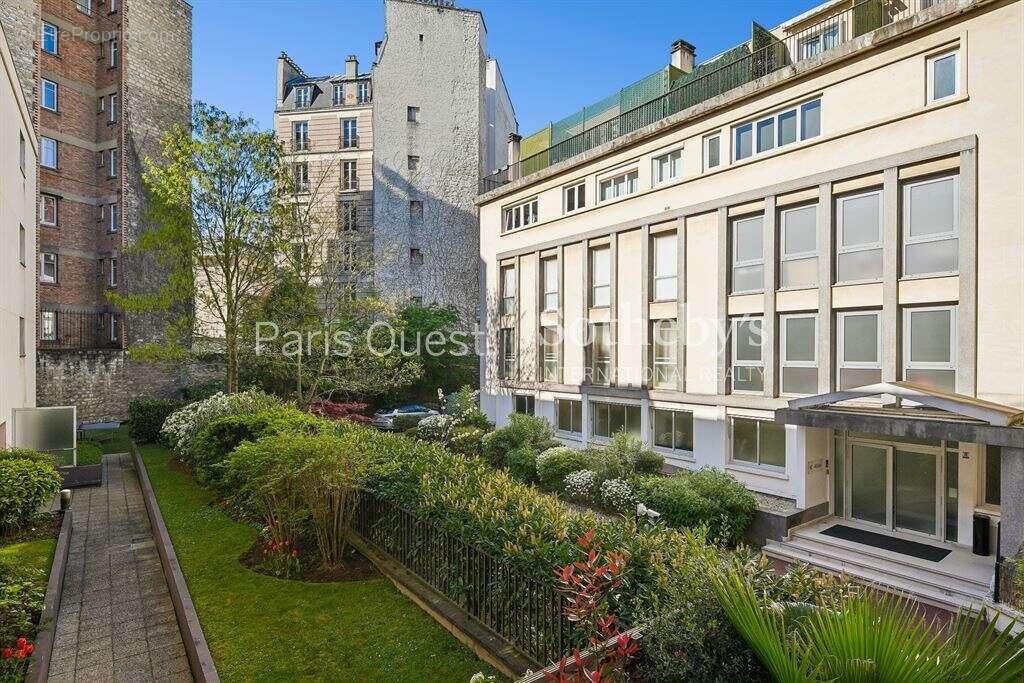 Appartement à NEUILLY-SUR-SEINE