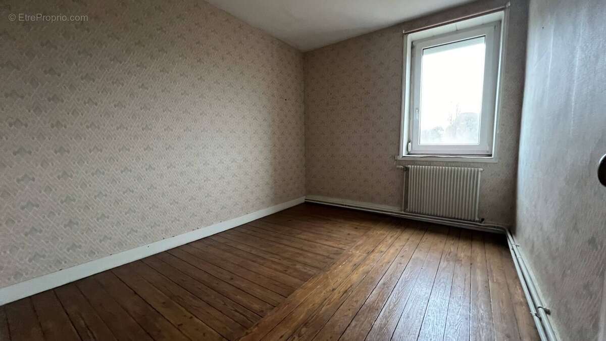 A vendre maison de ville en briques en plein centre ville de EU, 9 pièces, salon avec cheminée, salle à manger, 6 chambres, 2 sa - photo 16