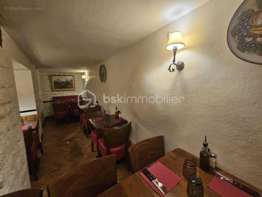 Commerce à PARIS-9E