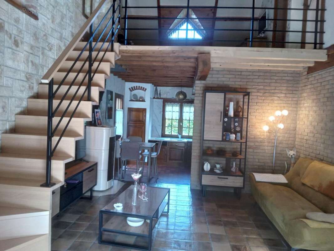 Maison à FEUQUIERES-EN-VIMEU