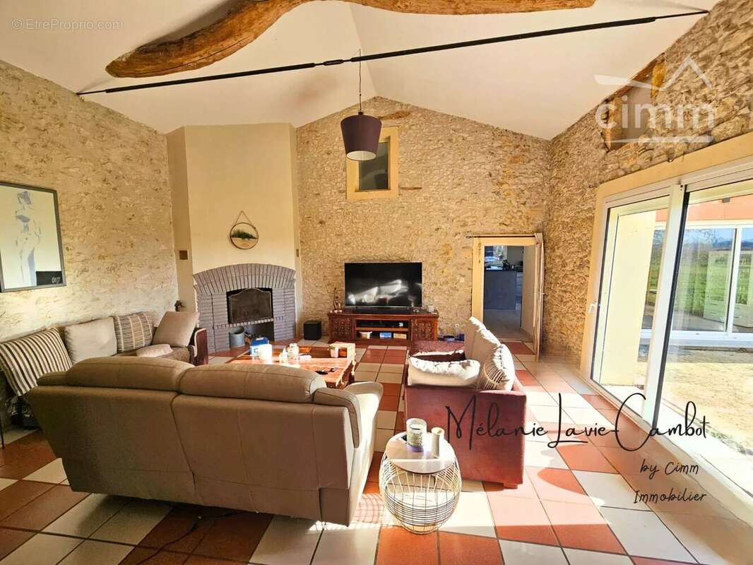 Maison à SAINT-CHRISTOLY-DE-BLAYE