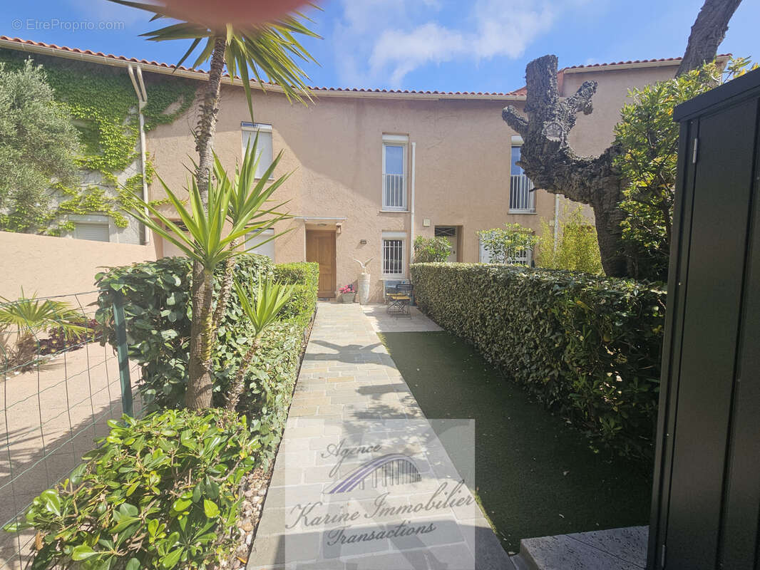 Maison à ROQUEBRUNE-SUR-ARGENS