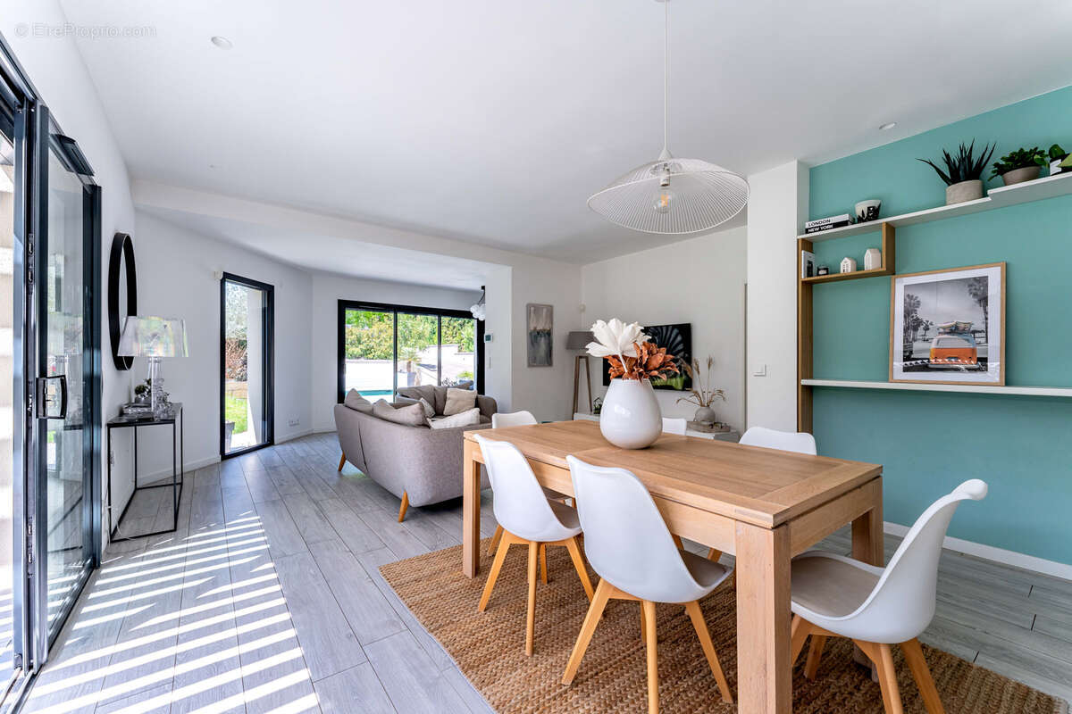 Maison à GREZIEU-LA-VARENNE