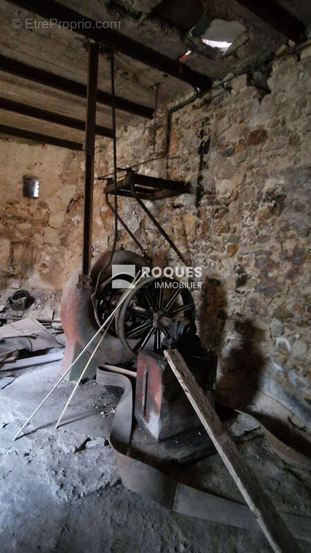 A VENDRE, proche Lodève, ensemble immobilier en pierre d'une surface totale de 995 m2 sur 3008 m2 de terrain - photo 22