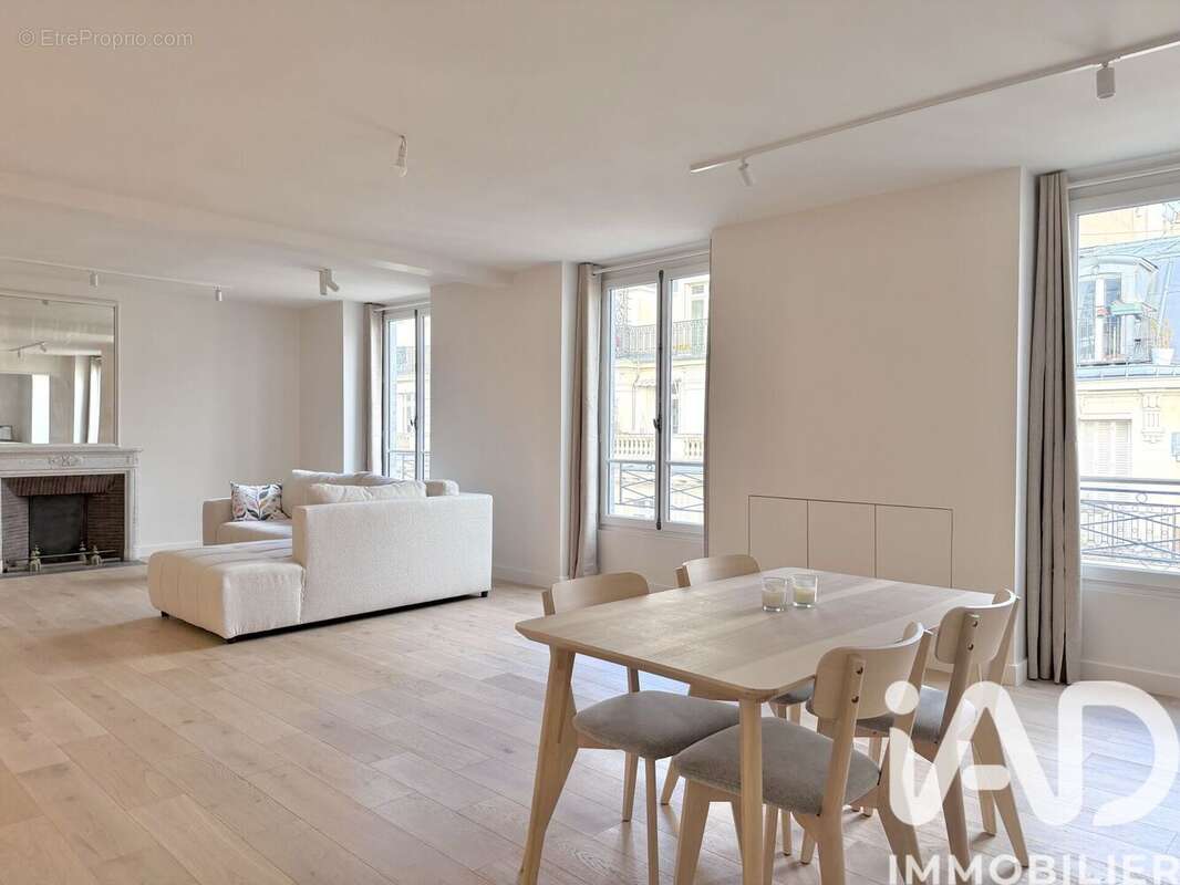 Photo 5 - Appartement à PARIS-8E